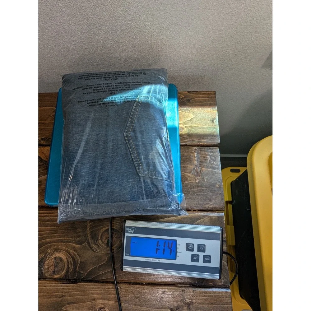 Levis levis 569